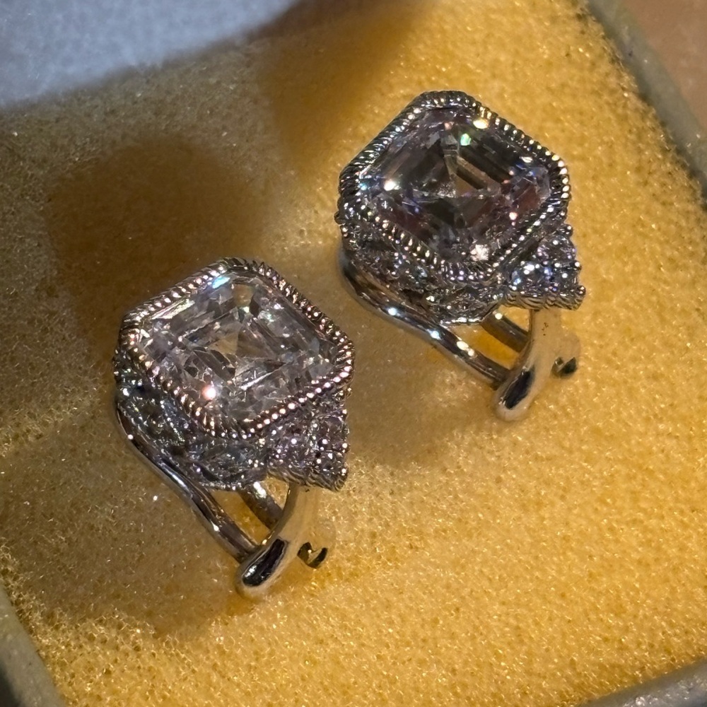 Judith Ripka crystal earrings - Picture 9 of 9